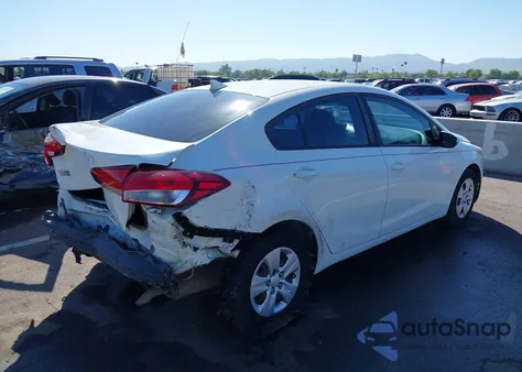 2017 Kia Forte Lx z USA, uszkodzony, nr VIN 3KPFK4A76HE016133